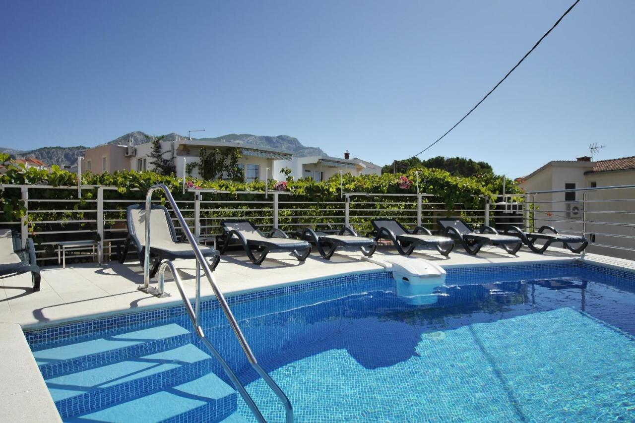 אומיס Apartments Babaja מראה חיצוני תמונה